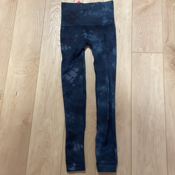 Spanx Ecocare Ankle Legging, Deep Blue Tie Dye, sz S - Picture 5 of 12